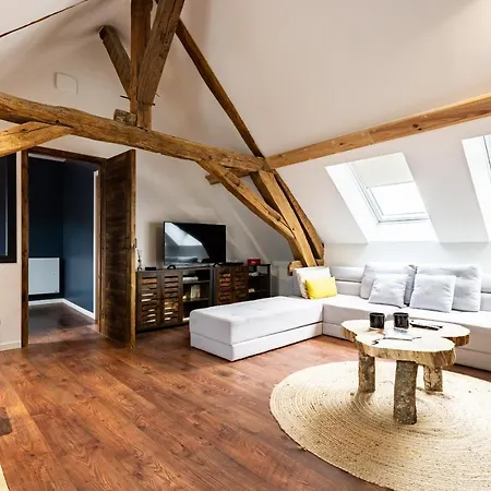 Sous Le Des Remparts