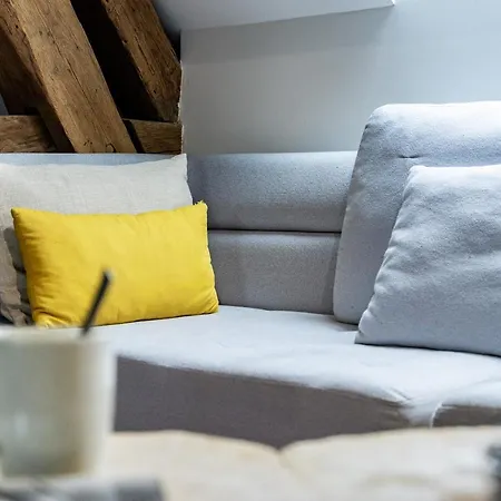 Sous Le Des Remparts